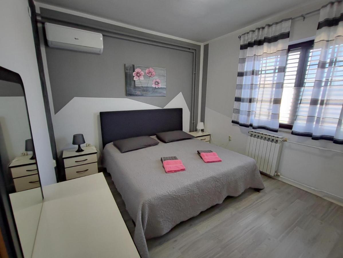 Apartment Ari Rovigno Esterno foto