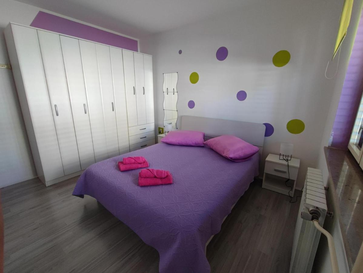 Apartment Ari Rovigno Esterno foto