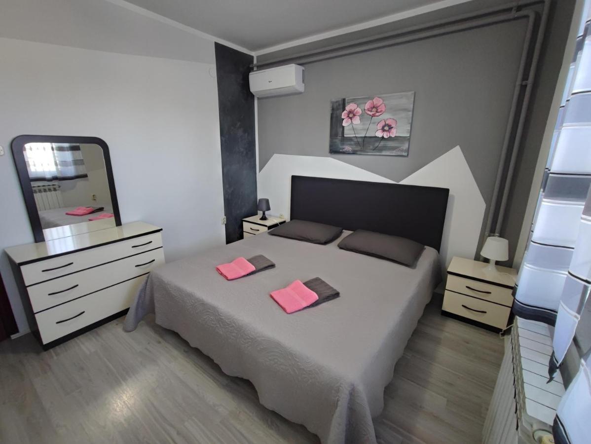 Apartment Ari Rovigno Esterno foto